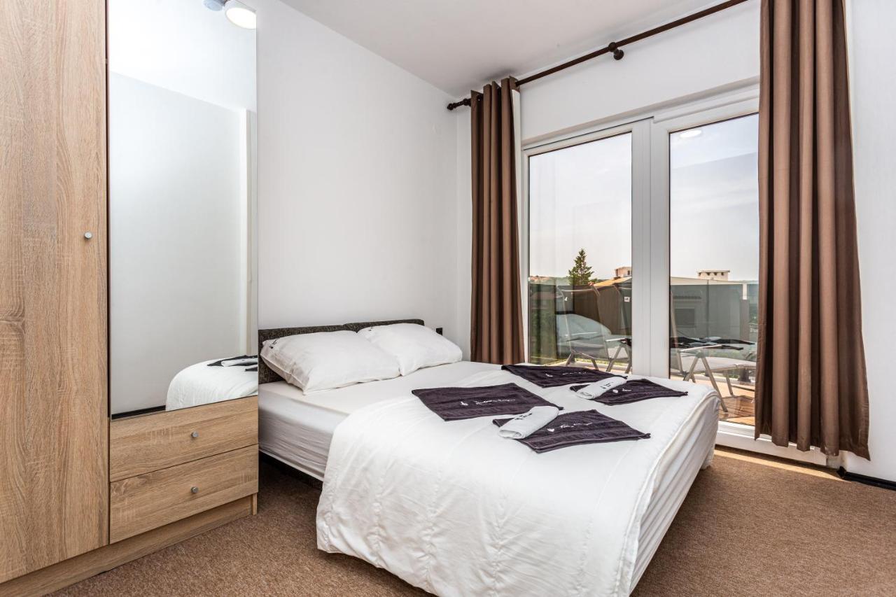 Smiljana Apartments กลิมโน ภายนอก รูปภาพ